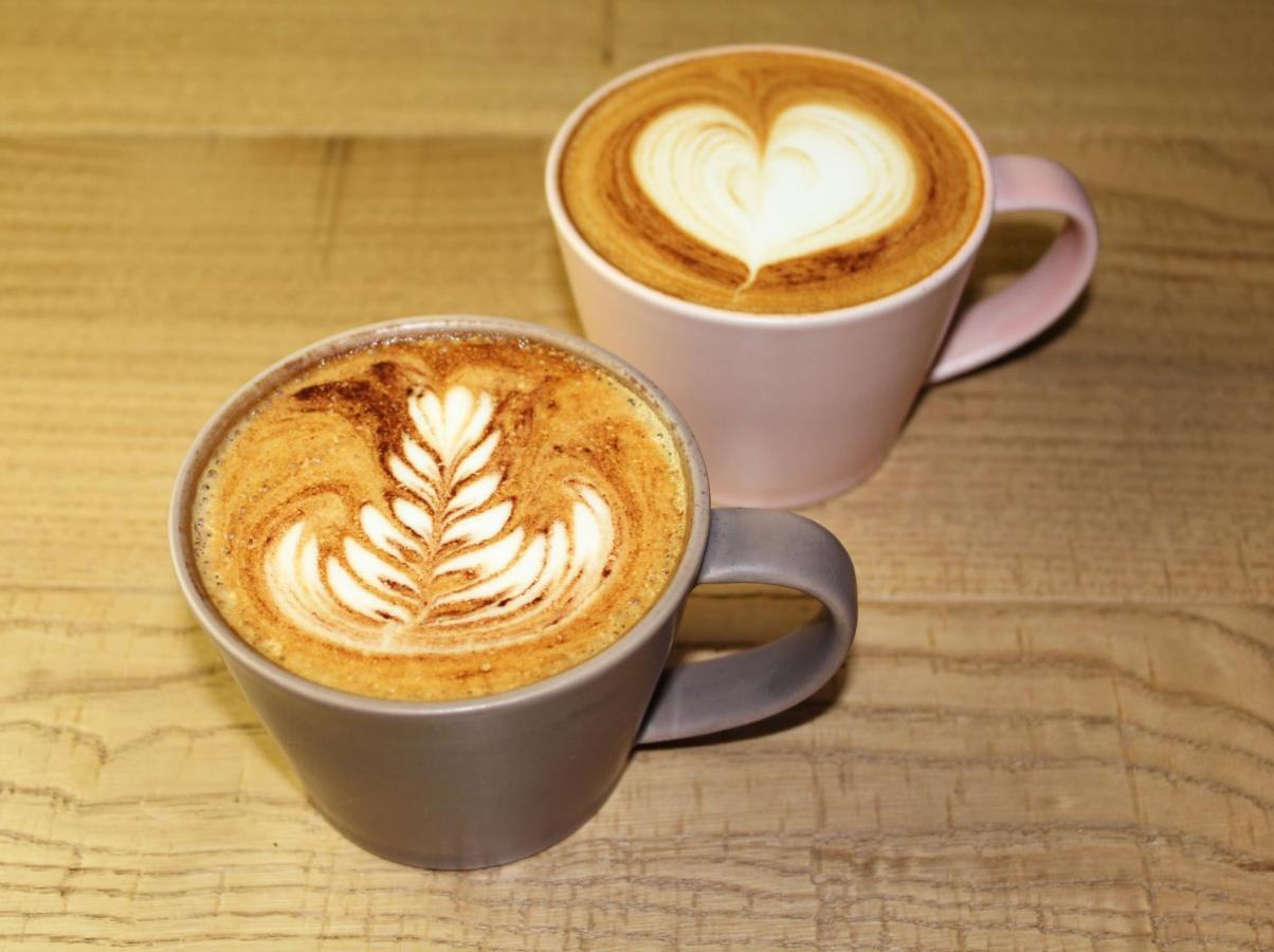 Orit Hostel & Cafe+Bar Lounge Szendai Kültér fotó